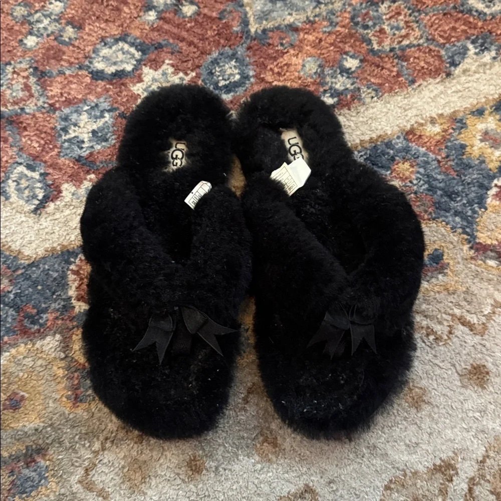 UGG Black Shearling Slide Slippers - Plush Open-Toe Comfort Size 8 - Picture 3 of 4